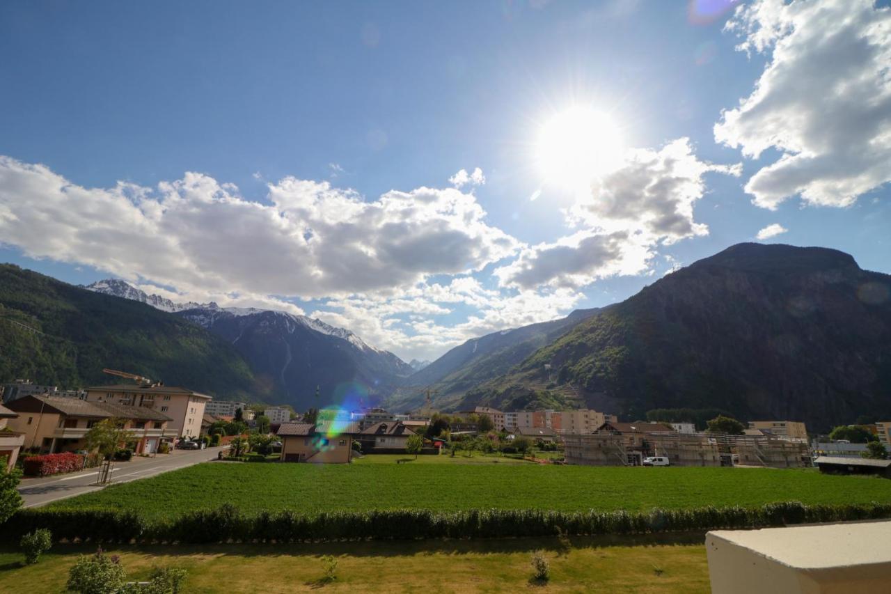 Modern Apartment Close To Martigny Train Station ภายนอก รูปภาพ